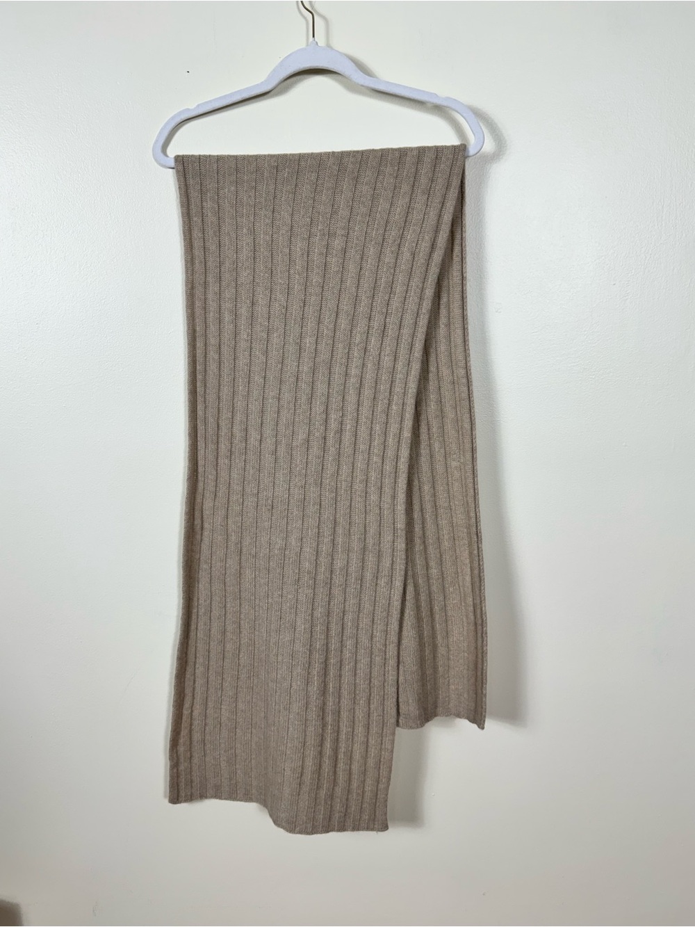 V Frass 100% Cashmere Scarf Quiet Luxury Preppy Soft Girl Neutral Scandi Ribbed - Picture 2 of 5